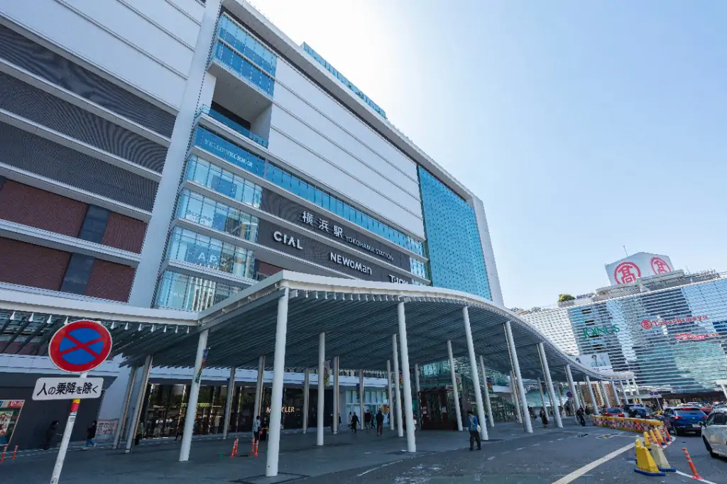 横浜駅西口の外観