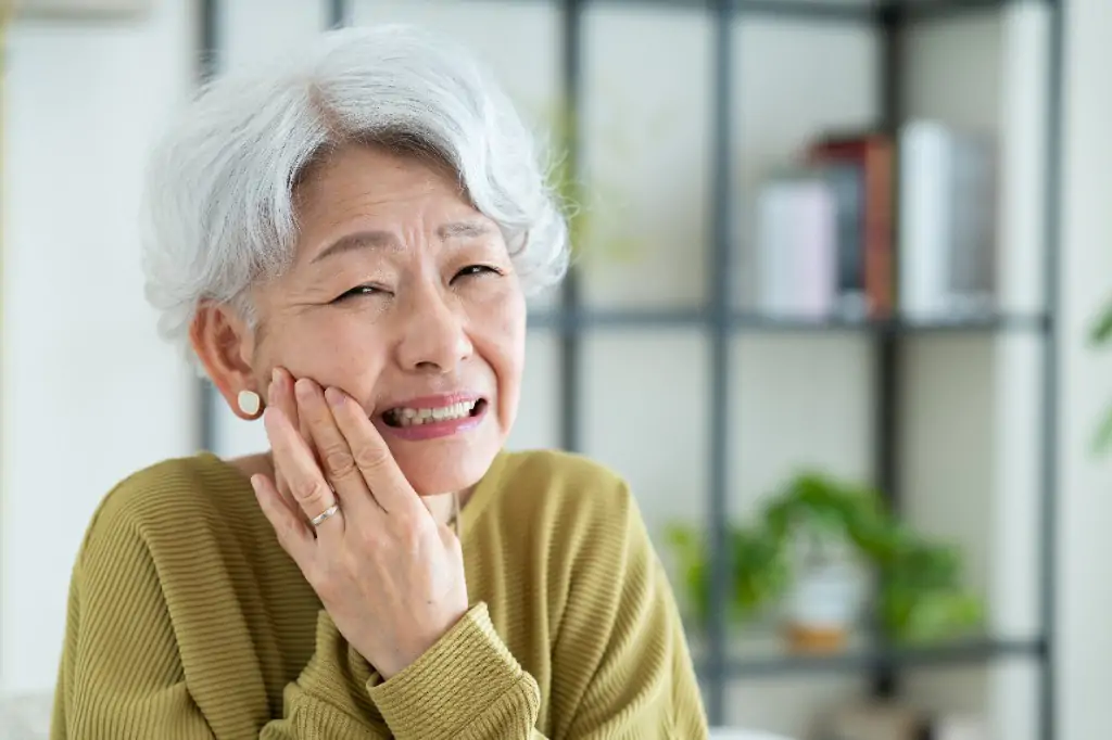 入れ歯が合わない・外れやすい